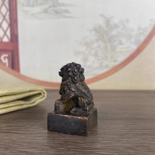 Antique Second - hand Lion Seal, Old Bronze Ware, Imitation Aged Old Item, Guardian Lion, Study Decoration, Square Copper Piece - Image 3