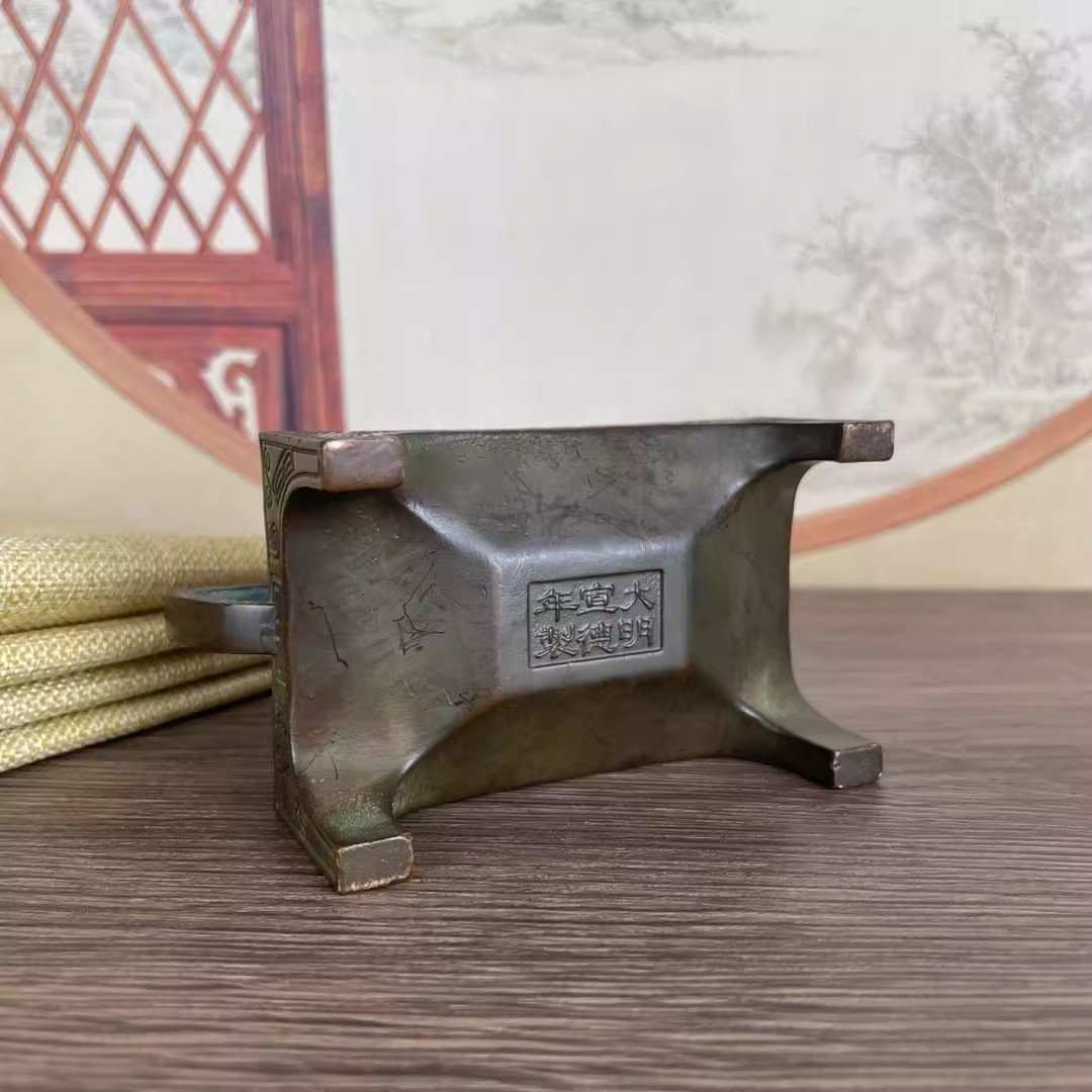 Vintage Treasured Auspicious Beast Three - legged Ding, Supreme Son of Heaven Dragon - head Incense Burner Ornament, Ancient Bronze Incense Burner, Taoist Alchemy Furnace - styled Copperware - Image 3