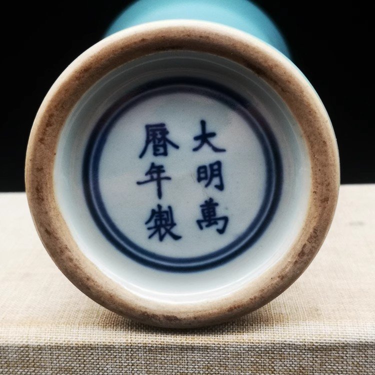 Ming Dynasty Wanli Period Peacock Green Glazed Beauty Vase - Chinese Classical Plum Vase, Freehand Flower Arrangement, Living Room Decor & Display - Image 4